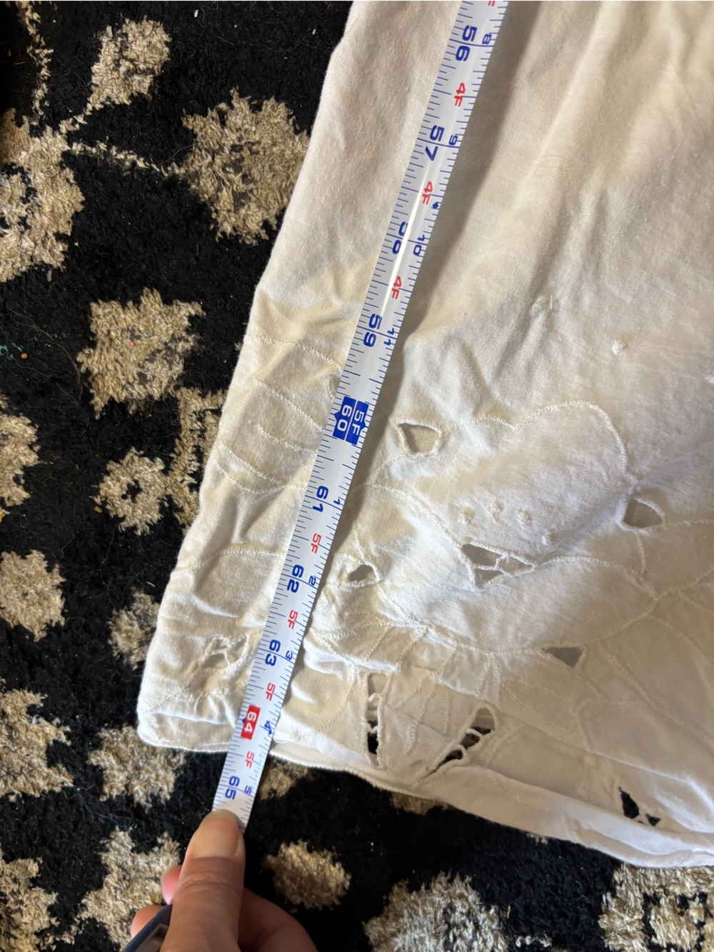 White Eyelet Tablecloth - Picture 4 of 6